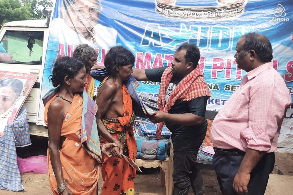 Distribution de saris